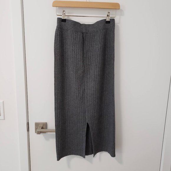 Knitted Skirt (fits XS-S) - Picture 2 of 3
